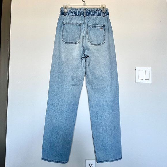 American Eagle Baggy Mom Jeans Hi-Rise Blue Paper bag Elastic Waist Size 4 / 27 - Picture 4 of 12